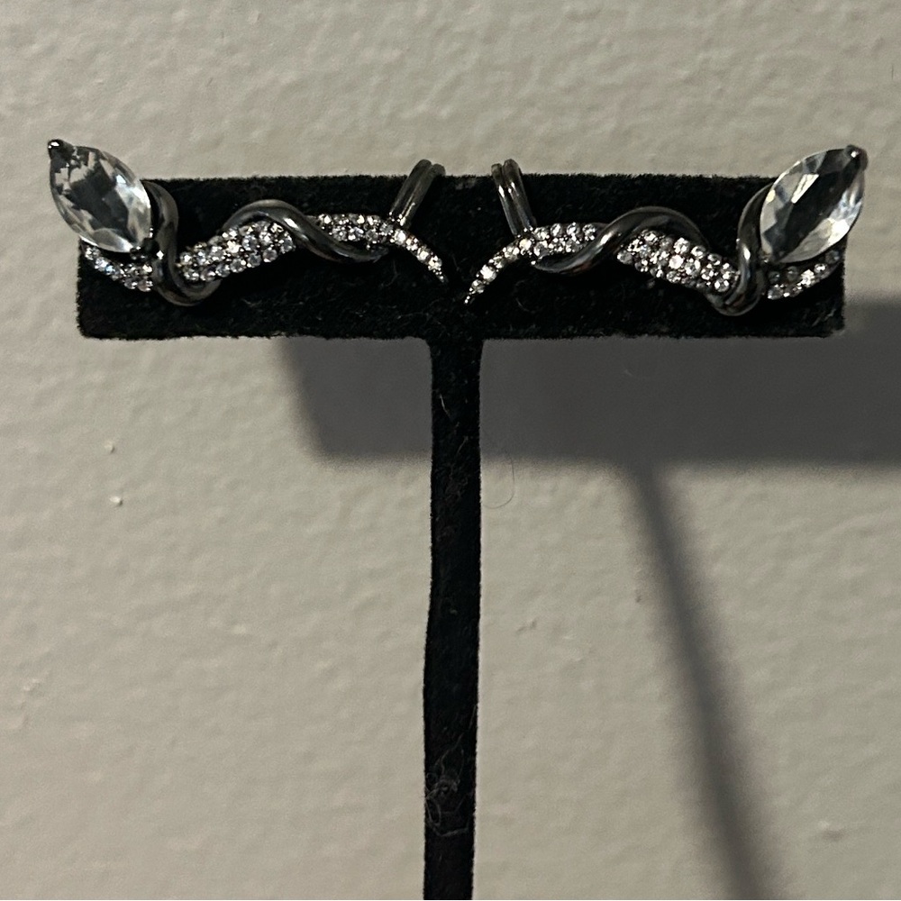 nOir Gun metal and crystal snake ear crawler